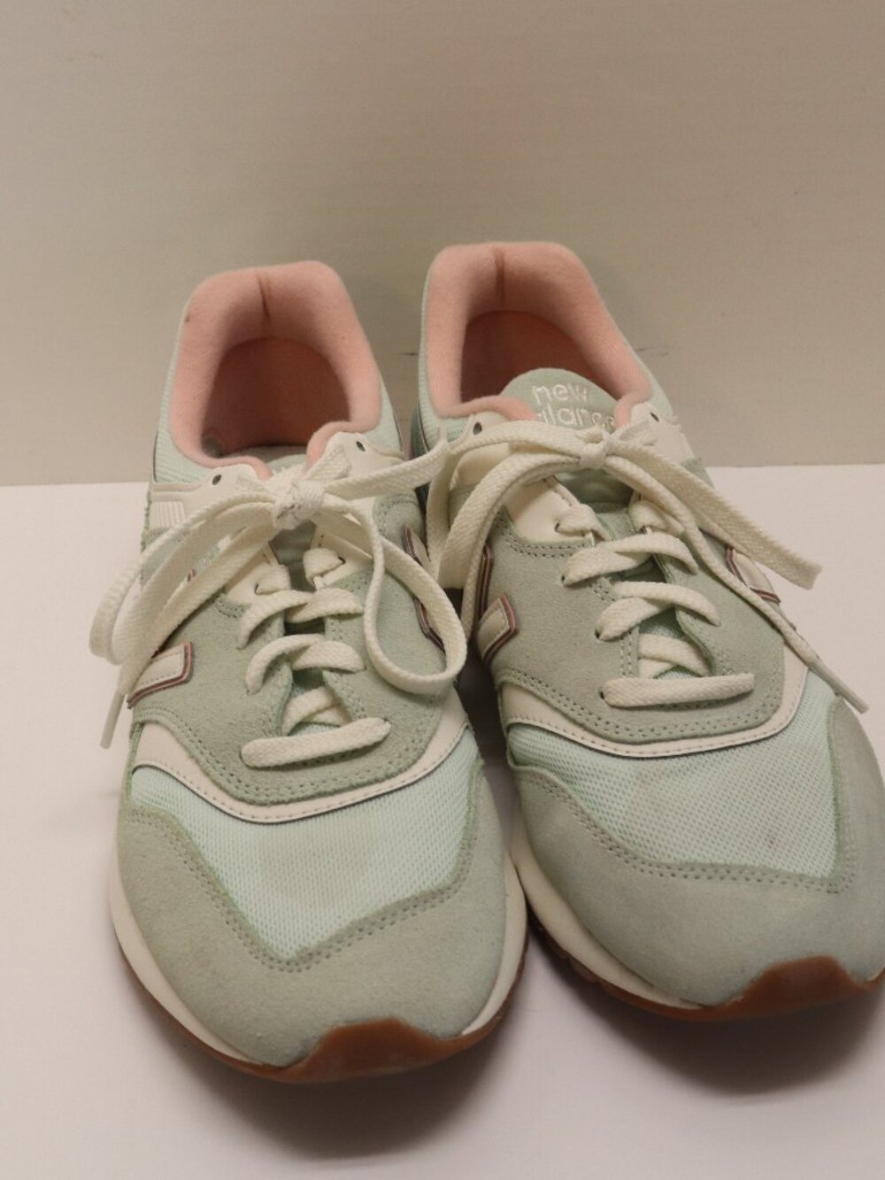 New Balance Women's Athletic Running Shoes Size 10B Gray